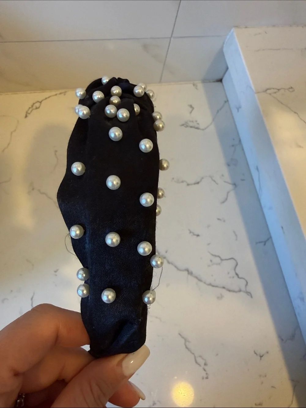 Black Pearl-Embellished Knotted Headband - Unbranded - Picture 4 of 5